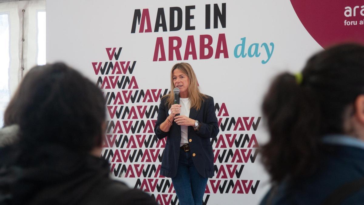 En imágenes: La plaza de la Virgen Blanca en Vitoria acoge el Made in Araba Day