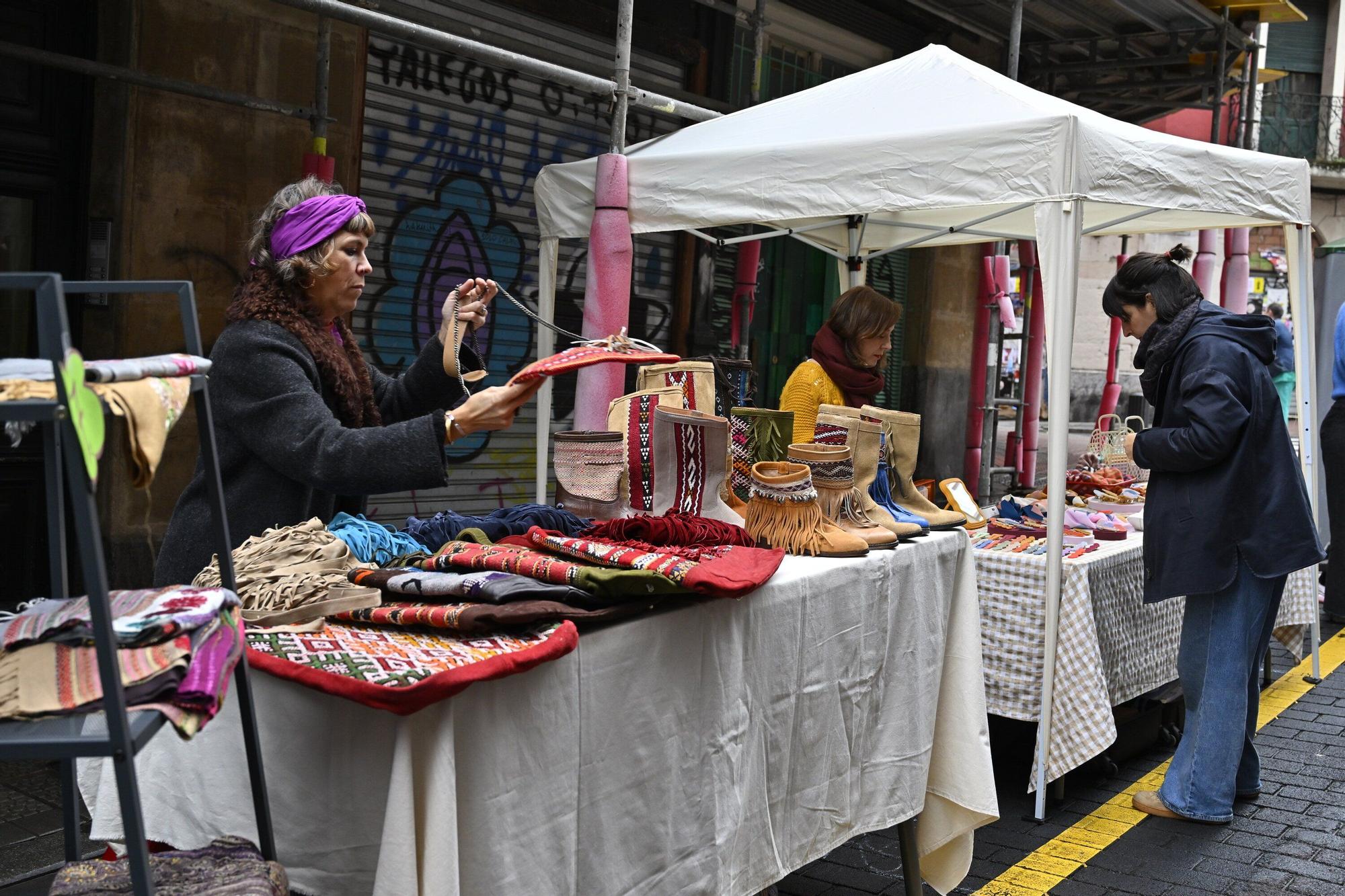 En imágenes: el mercado del Dos de Mayo se viste de Navidad