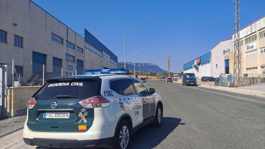Suspendida de forma preventiva la actividad en una nave de Olazagutía que podría estar reparando vehículos sin licencia