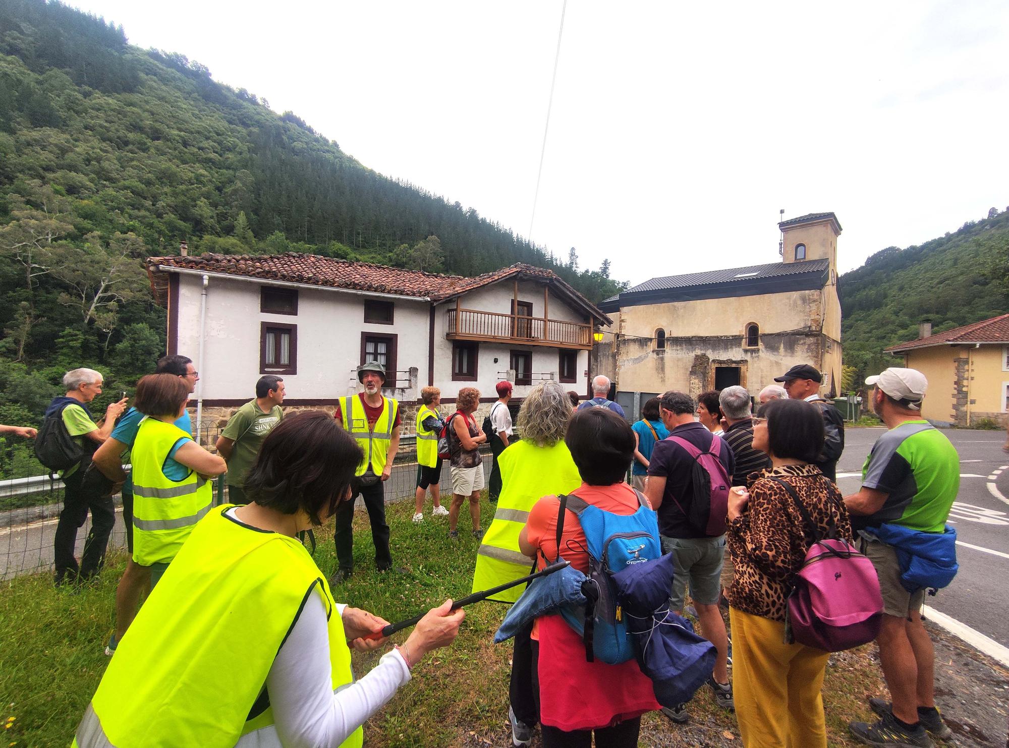 En junio se llevaron a cabo dos visitas guiadas que partieron desde la iglesia de Santa Cruz de Labarrieta.