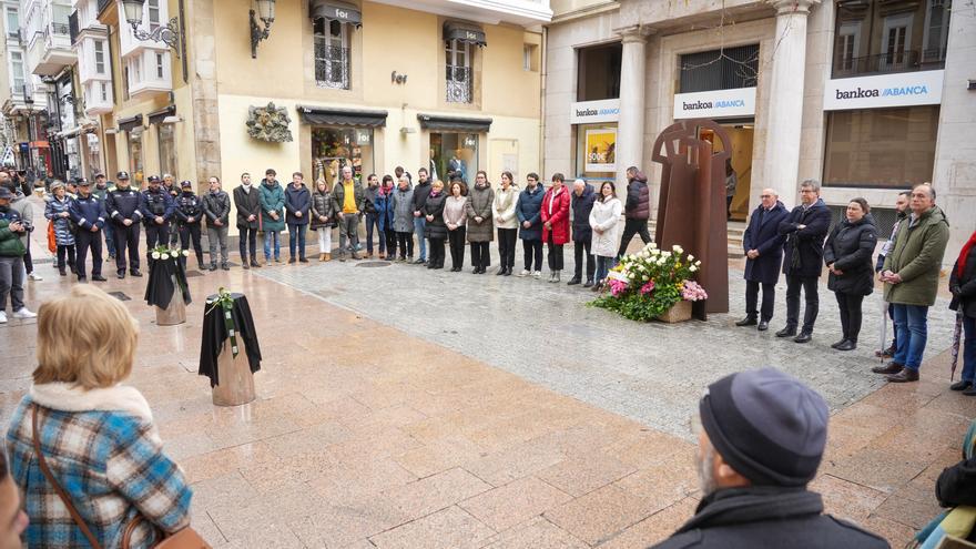 Vitoria recuerda a las víctimas del franquismo: "Recordar es aprender para no repetirlo"