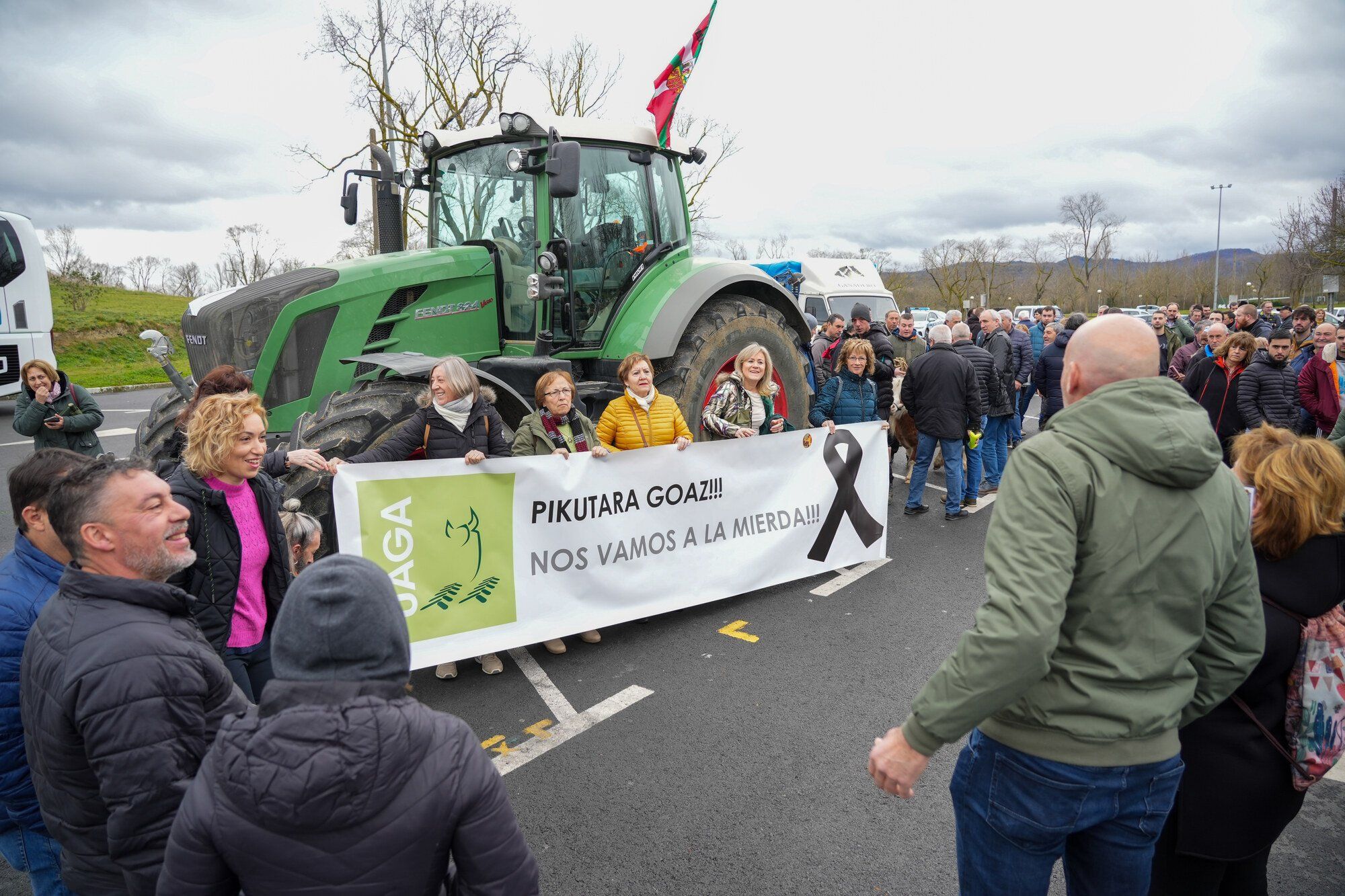 Los agricultores alaveses llegan al Palacio de la Provincia con sus demandas