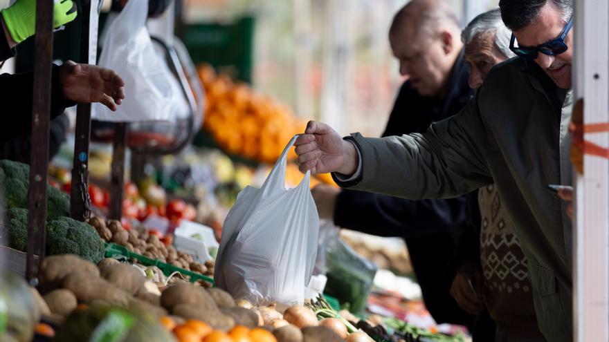 El IPC se mantuvo en el 2,3% en febrero pese a subir el precio de los alimentos un 3,2%