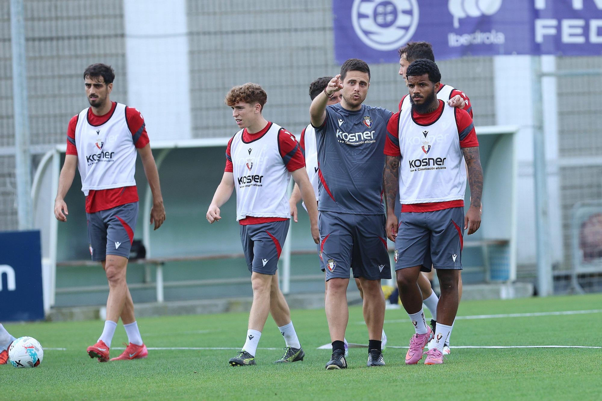 Fotos del entrenamiento de Osasuna antes de viajar a Madrid