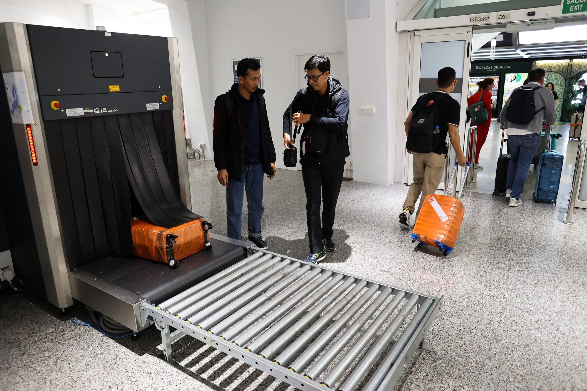 En imágenes: Aduanas, el filtro silencioso en el aeropuerto de Bilbao