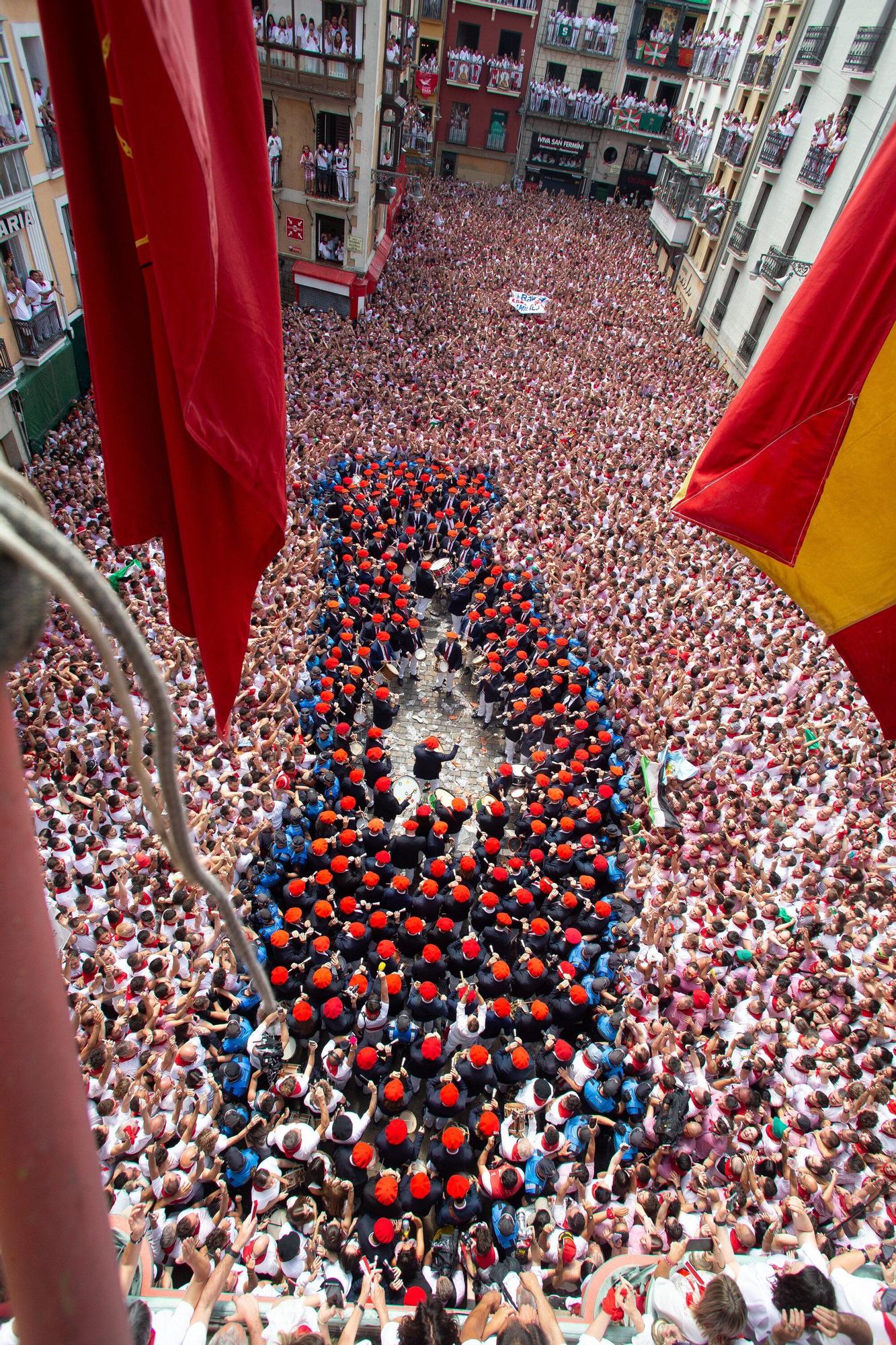 Fotos del  Chupinazo de San Fermín 2025 en Pamplona: ¡La fiesta más internacional se enciende con un grito solidario por Palestina!
