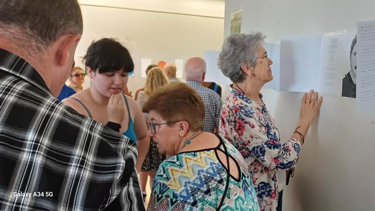 Belaunaldi bat jauzi eginda, ikasleek euren amonen garaiko emakumeen bizitzak erdigunean paratu nahi izan dituzte proiektu honen bitartez.