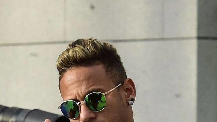 Condenan al Barça a pagar 5,5 millones por el fichaje de Neymar