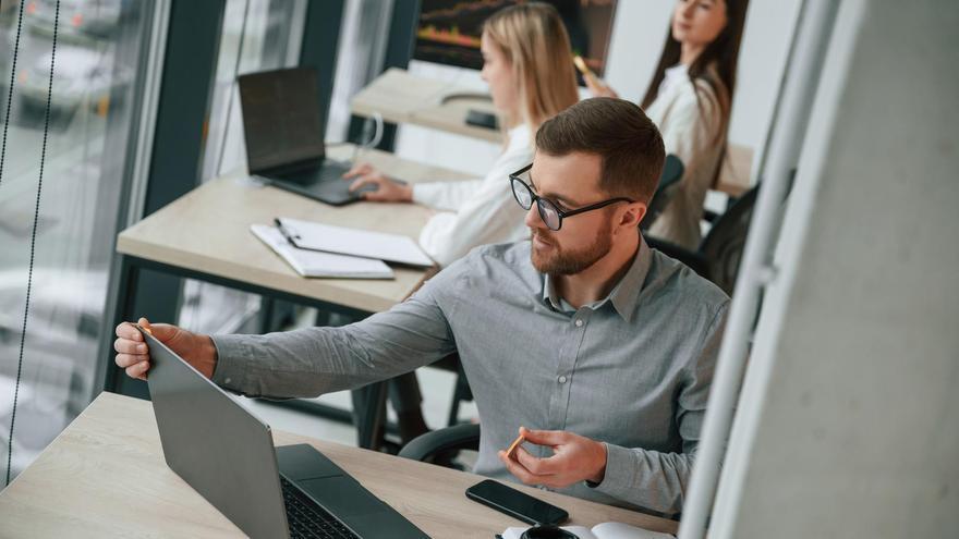 Los abusos laborales que cometen muchas empresas con tus vacaciones, según un abogado