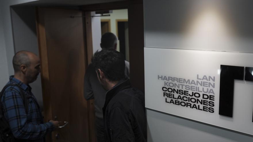 ELA y LAB demandarán a Confebask si no se sienta a negociar un SMI vasco