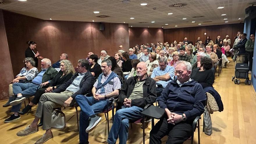 Muruetatorreko 100 bizilagun baino gehiago batu dira auzoa hobetzeko