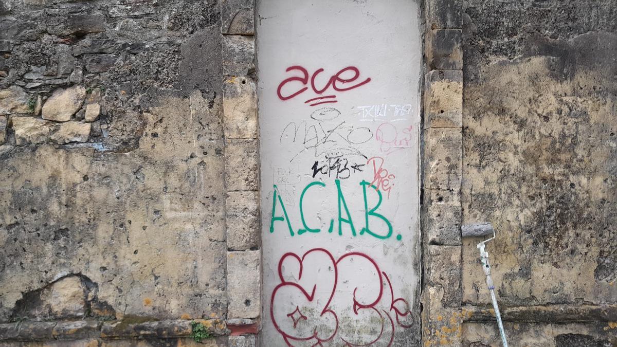 Grafitis en el monte Urgull