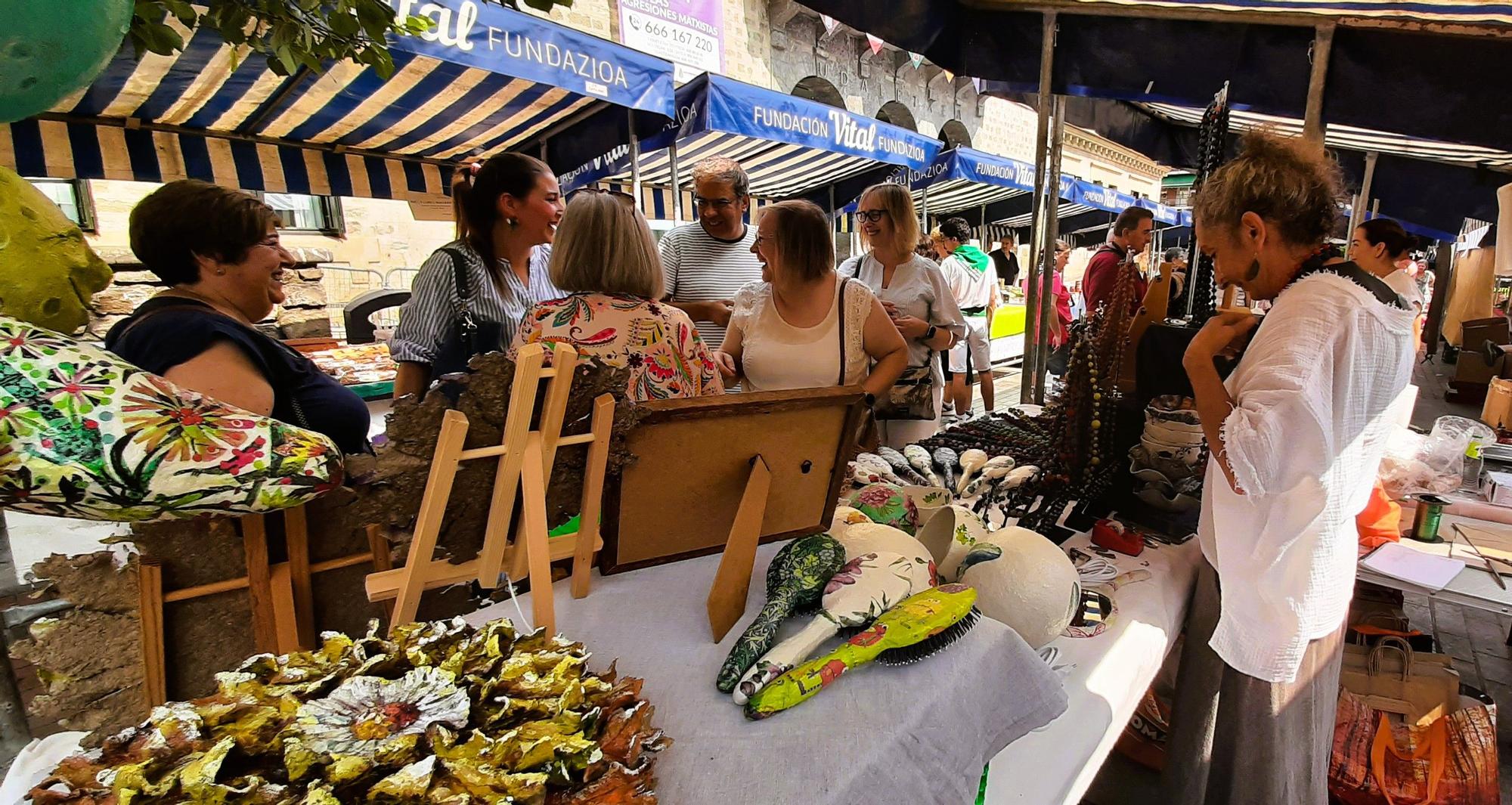 Stand de la artesana local Celia Cuadra