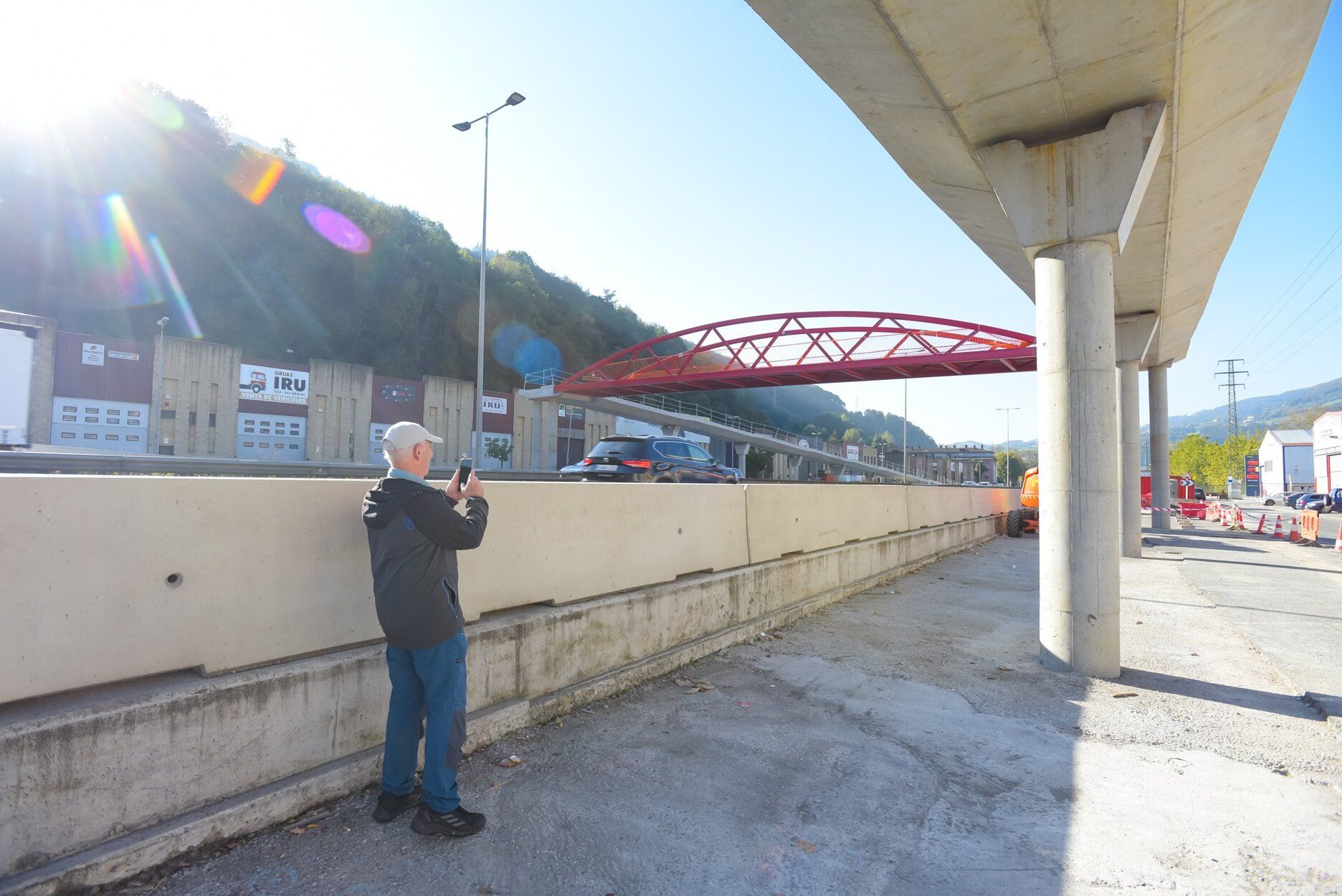 Instalación de la pasarela sobre la N-1