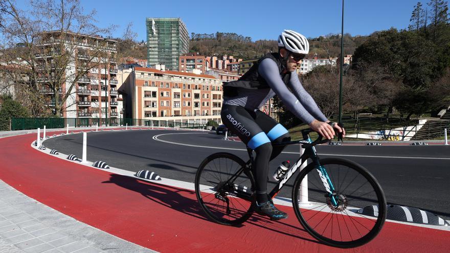 Bilbao estrena el nuevo bidegorri que conecta con Begoña