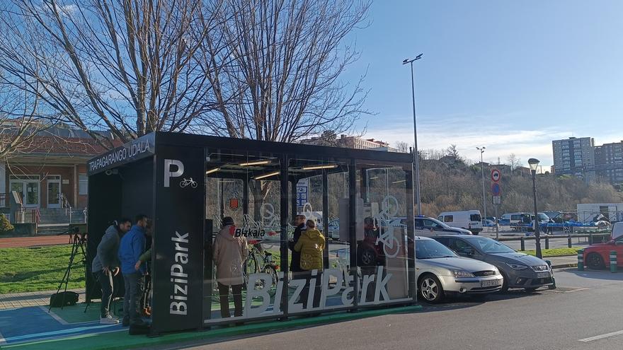 Trapagaran estrena su Bizipark con aforo para 20 bicicletas