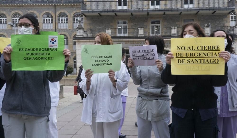Vitoria protesta por el cierre de las Urgencias de