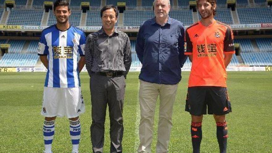 Carlos Vela, Li Qunfeng, Angel Oyarzun y Esteban Granero, en el acuerdo del pasado mes de agosto.