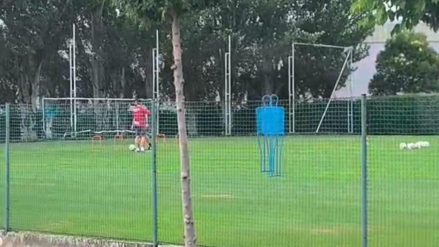 Areso entrena en solitario en uno de los campos de Tajonar