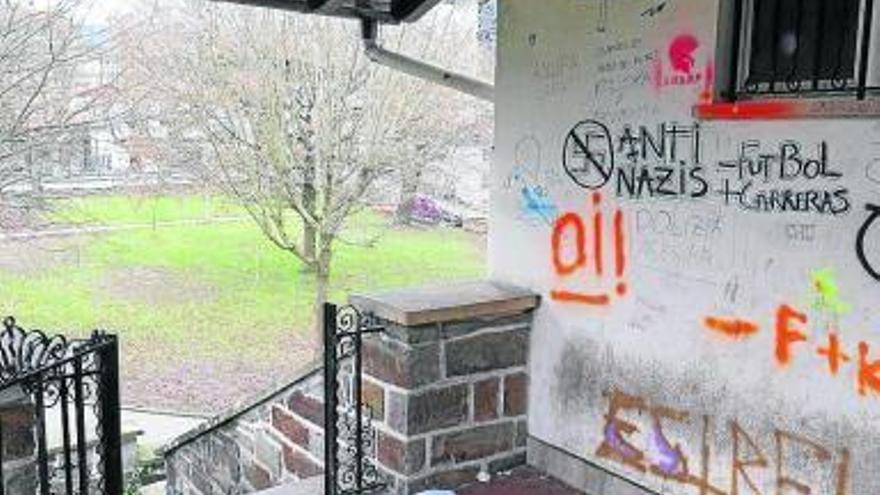 Pintadas en una de las terrazas que da al parque de arriba.