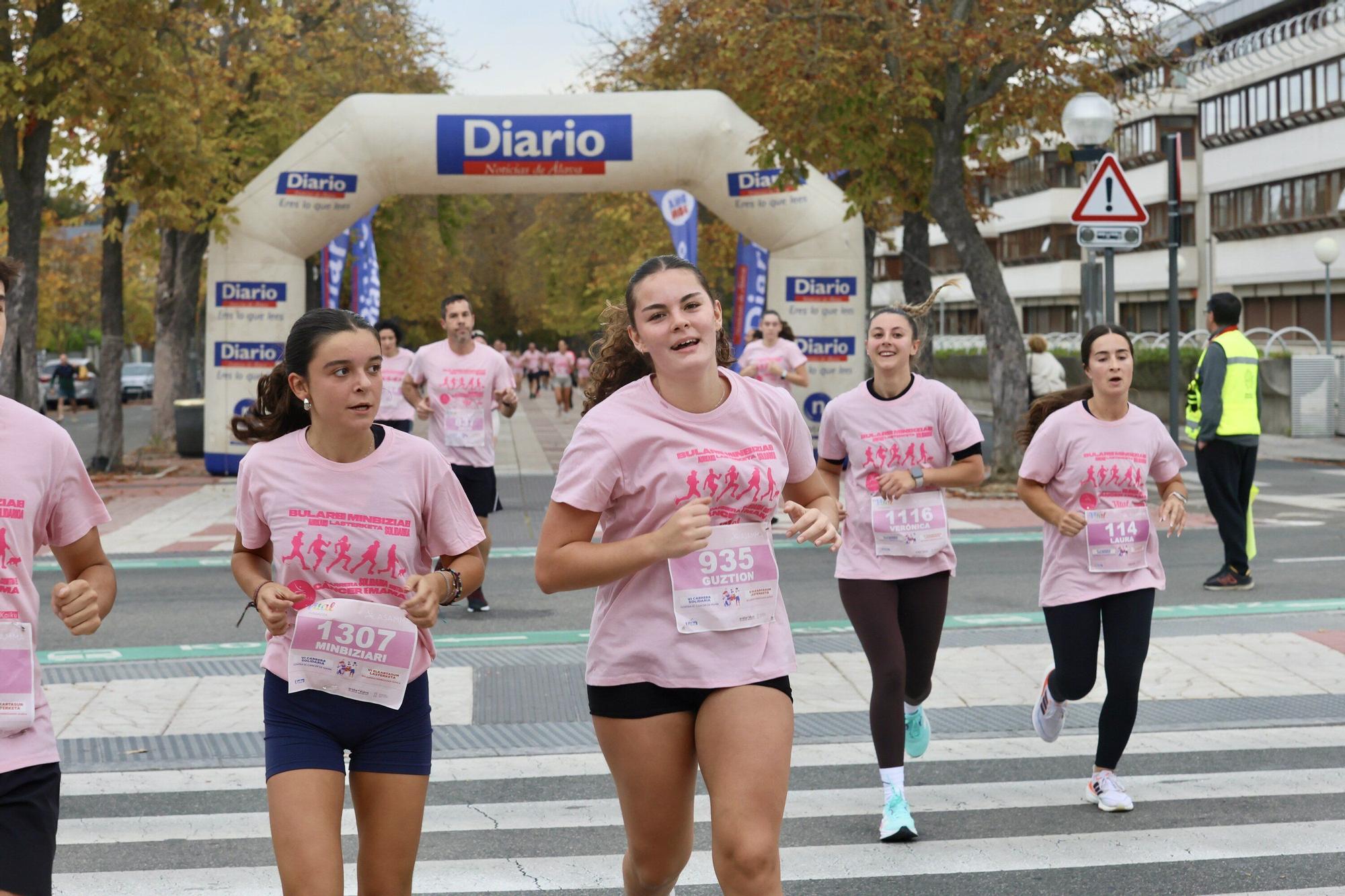 En imágenes: Vitoria se vuelca con la VI Carrera Solidaria contra el Cáncer de Mama