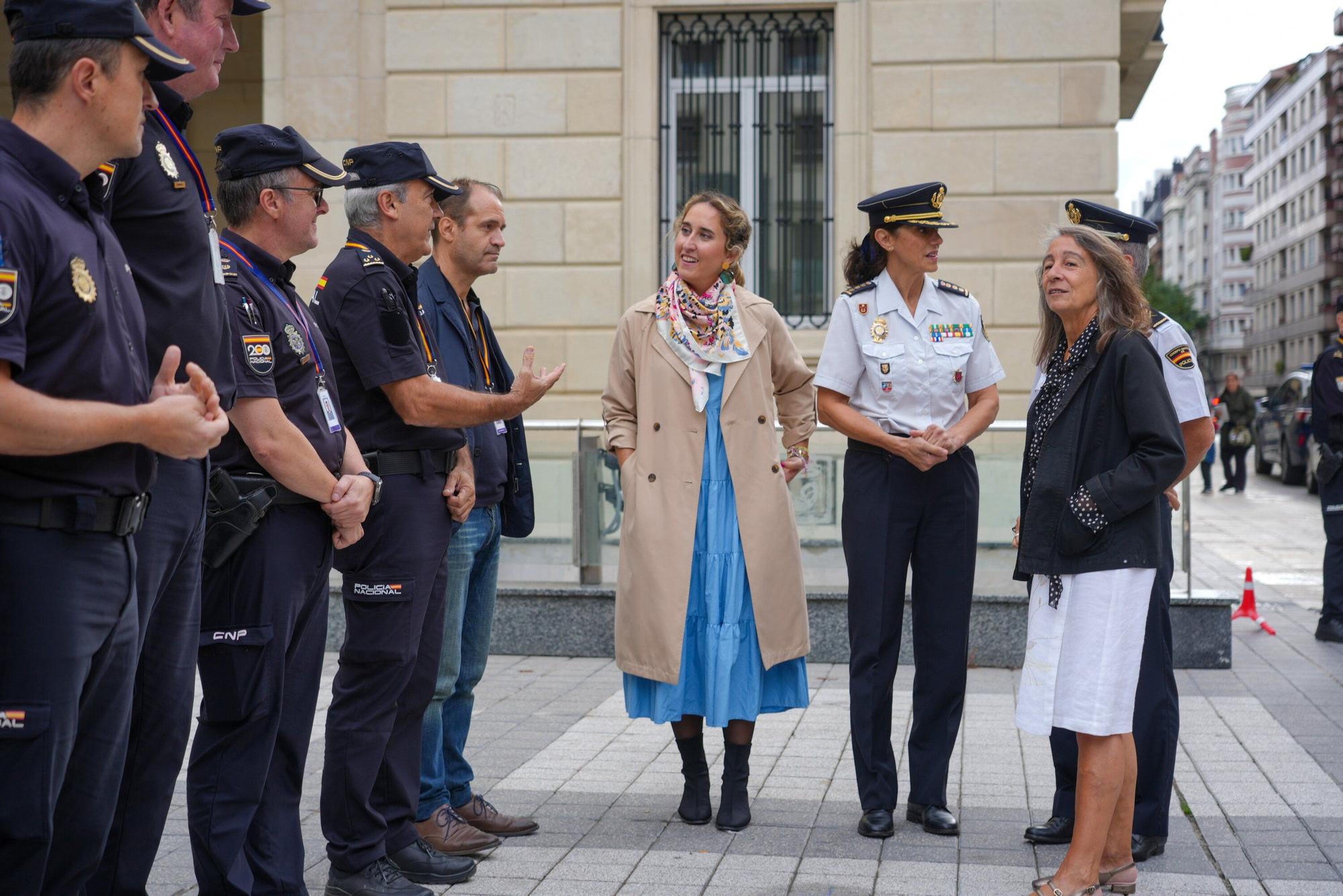 En imágenes: así es la furgoneta que recorrerá Álava para tramitar el DNI