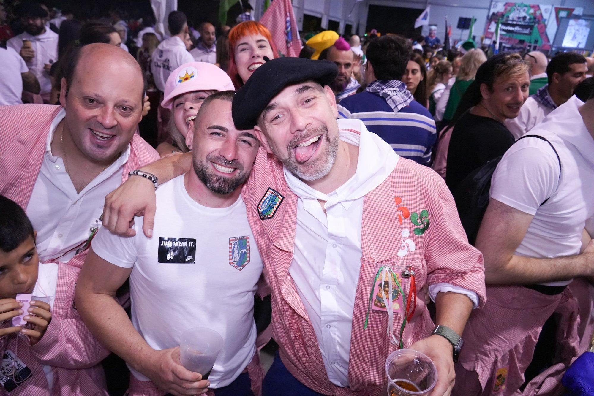 Yeray González da la salida a la intensa maratón de 9 días de fiestas de Basauri con las cuadrillas invadiendo las calles