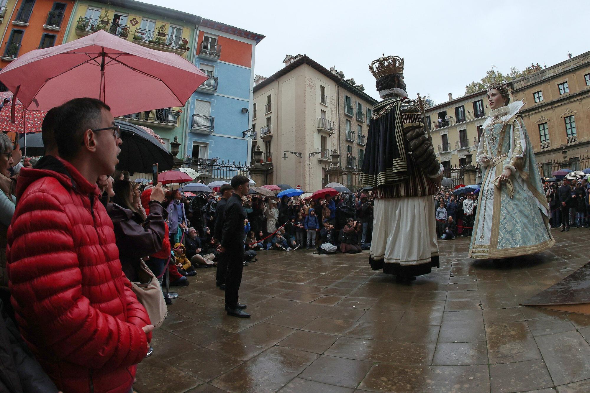 La Catedral de Pamplona presenta en público los gigantes que tuvo hace siglos