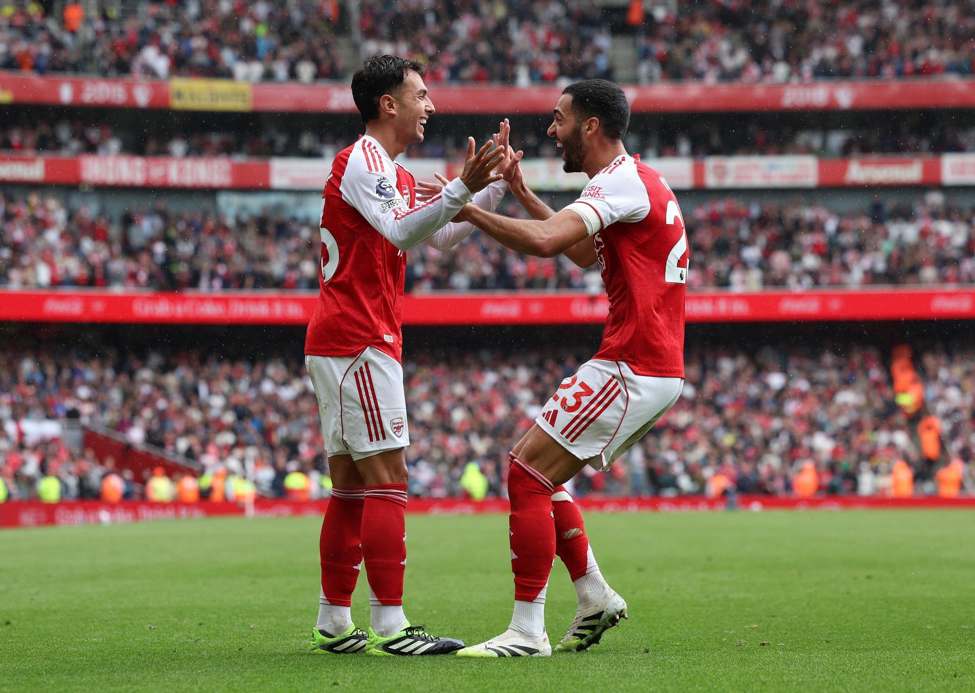 En imágenes: El Arsenal gana con un doblete de Zubimendi y avisa al Athletic