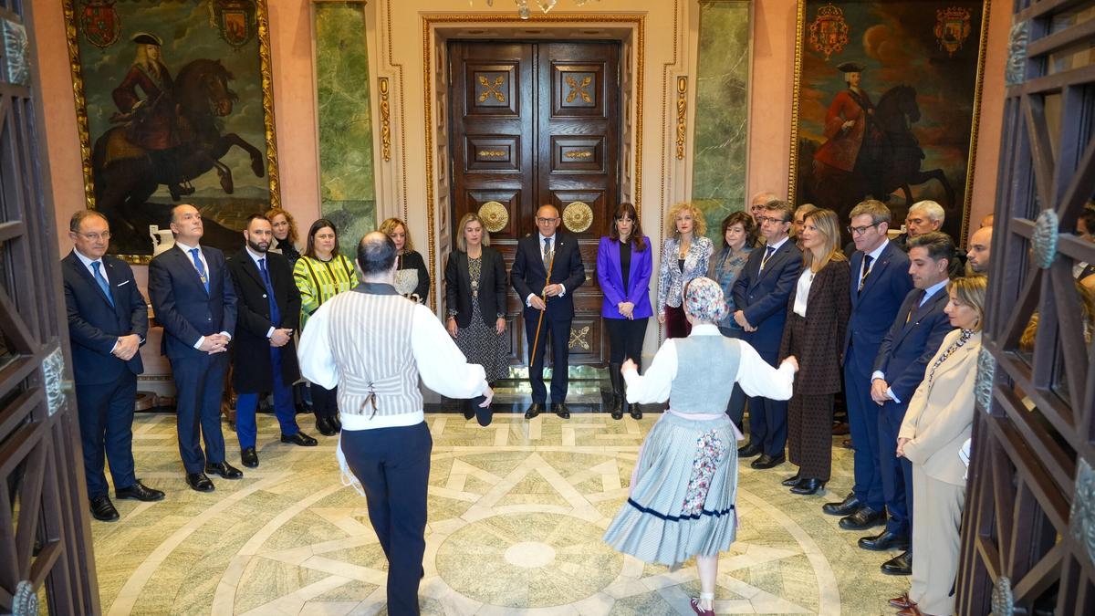 En imágenes: Pleno Tradicional de noviembre de Juntas Generales