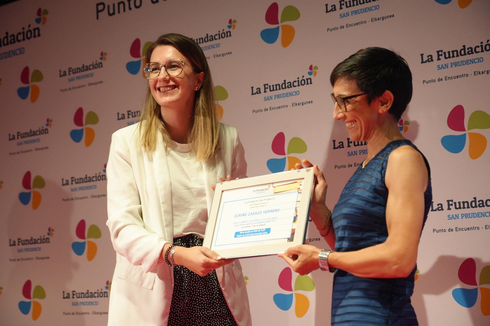 En imágenes: Entrega de premios LaF al mérito académico en la Fundación Laboral San Prudencio