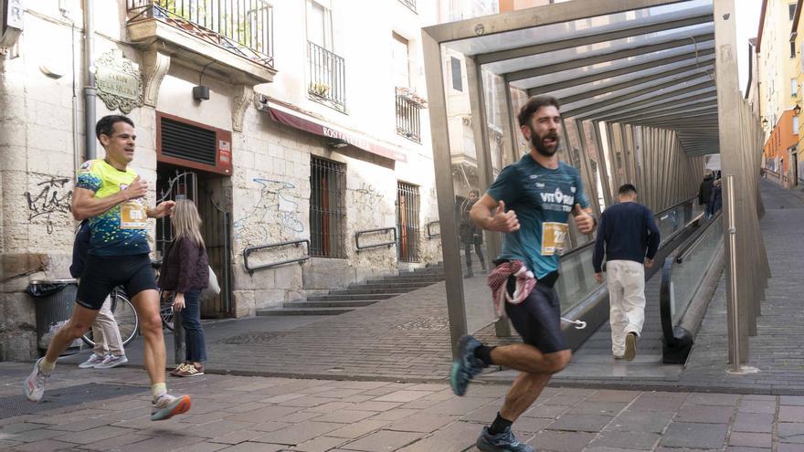En imágenes: Un millar de corredores atraviesan la almendra