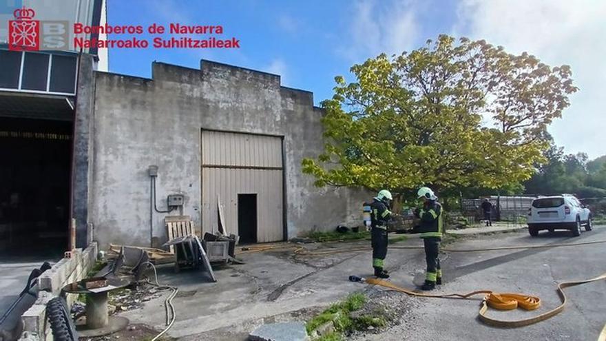 Sofocado un incendio sofocar en una bajera en el polígono Ondarria de Altsasu