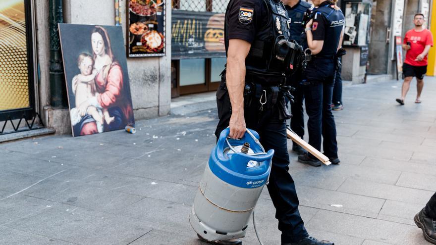 Detenido tras atrincherarse en un piso y amenazar con explotarlo con bombonas de butano en Madrid