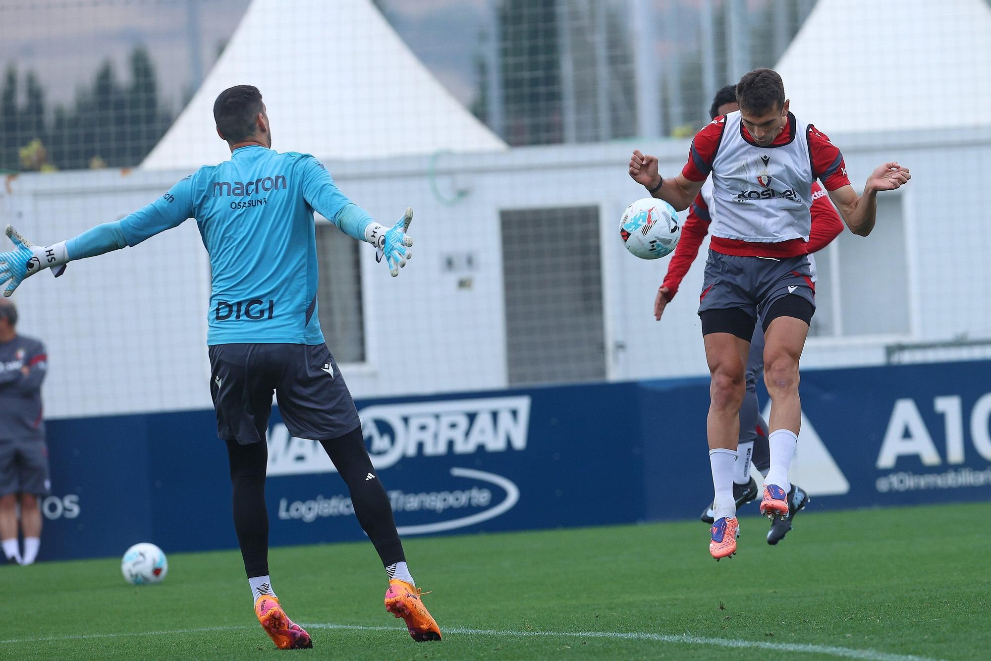 Fotos del entrenamiento de Osasuna (viernes 17 de octubre de 2025)
