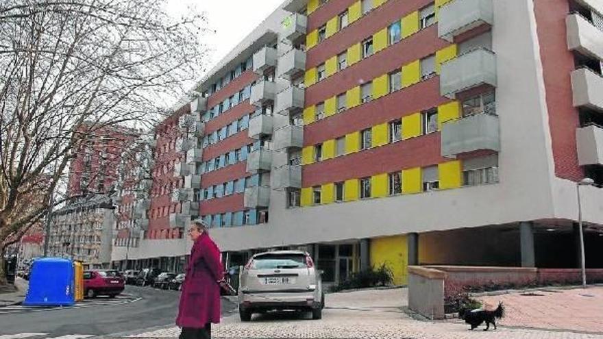Bloque de viviendas de alquier social municipal en la calle Serapio Mujika de Bidebieta.