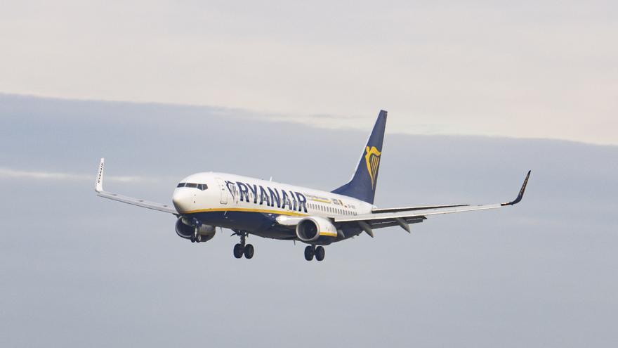 El vuelo a Ibiza que se descontrola por una fiesta improvisada