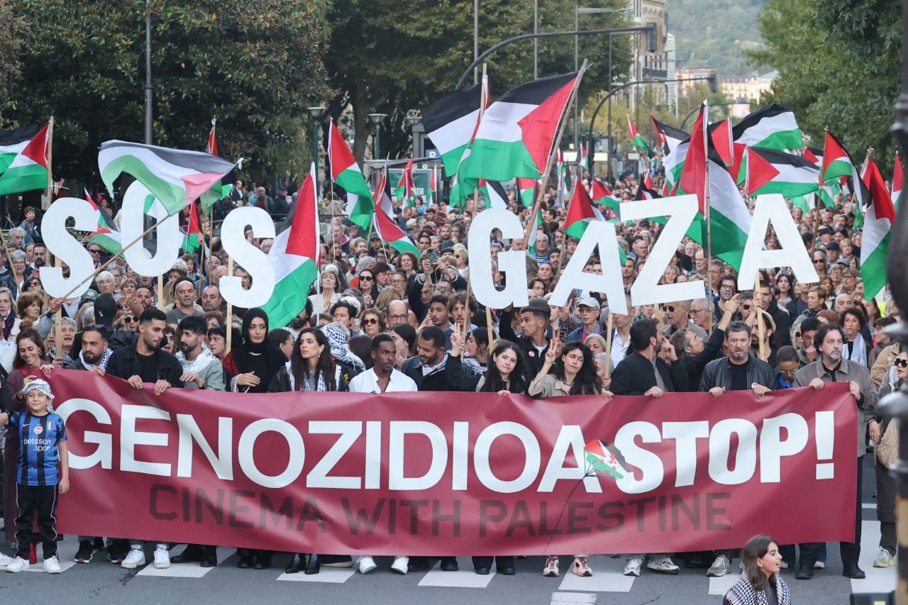 La solidaridad con Palestina llena las calles de Donostia