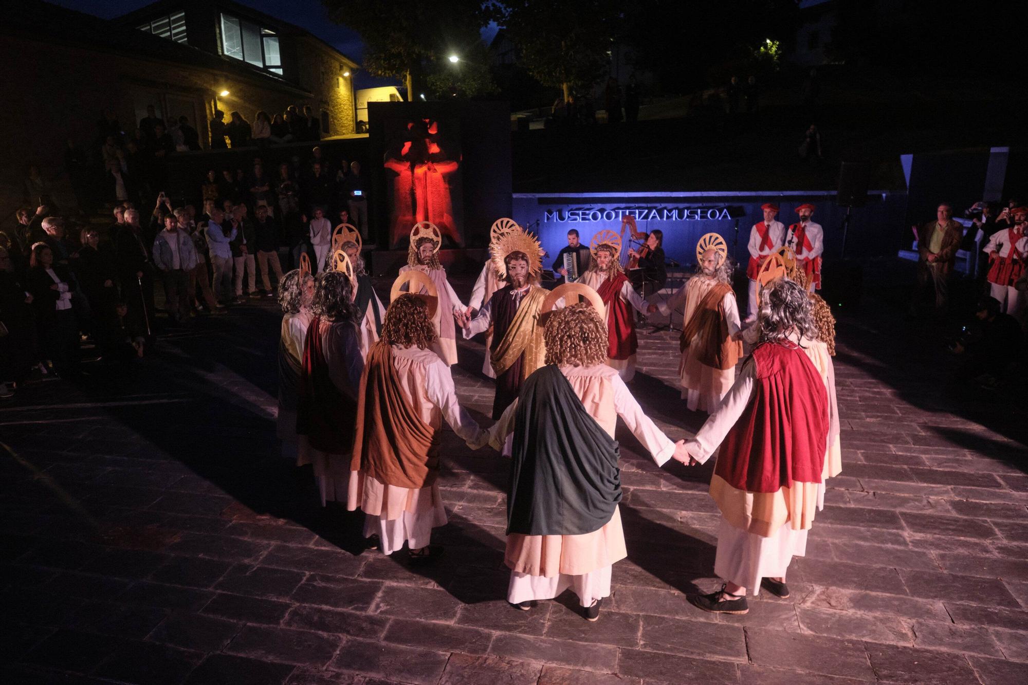Fotos del acto social de DANOK OTEIZA en el museo de Alzuza