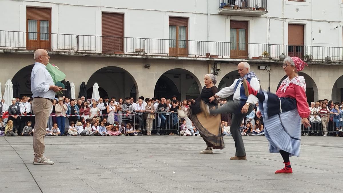 Un momento del emotivo homenaje a Ángel Barandiaran.