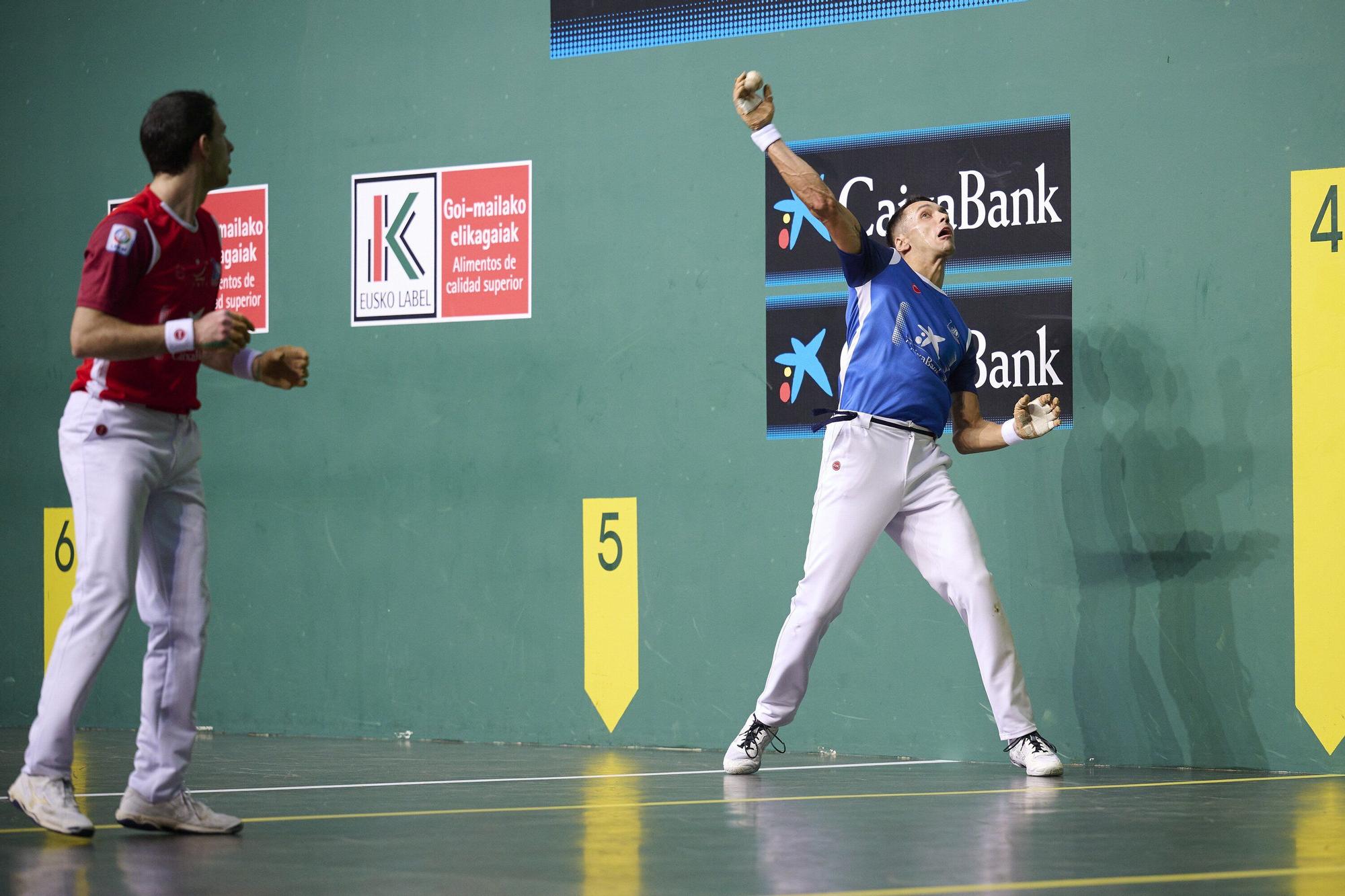 Javier Zabala y Jon Mariezkurrena, campeones del Masters CaixaBank ante Altuna III e Imaz en el Navarra Arena.
