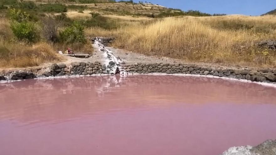 El espectacular lago rosa a una hora de Vitoria “que parece el Mar Muerto”, según la revista ‘Viajar’