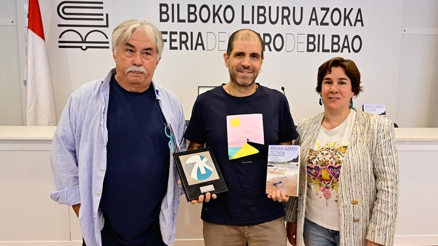 Kepa Iribar recibe el premio Zazpikale de la 56ª Feria del Libro de Bilbao
