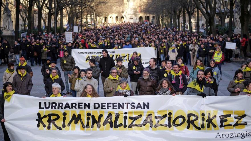 La acusación que ejerce Aroztegia sigue empeñada en condenar a los acusados de sabotear las obras como grupo criminal