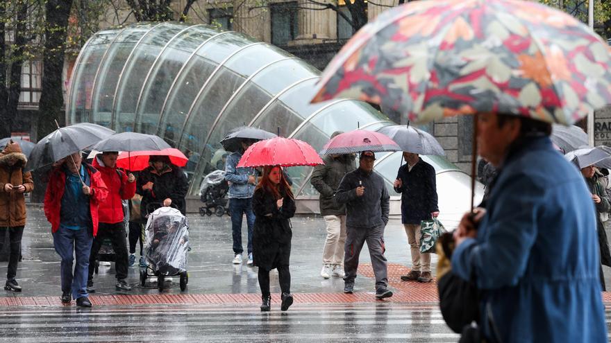 La borrasca Nils llega a Bizkaia con vientos de 100 km/h, olas de 7 metros y lluvias intensas