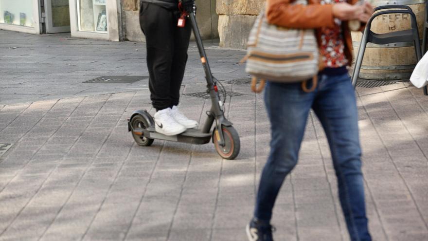Confiscados en Arrasate patinetes eléctricos manipulados que excedían la velocidad en 83 km/h
