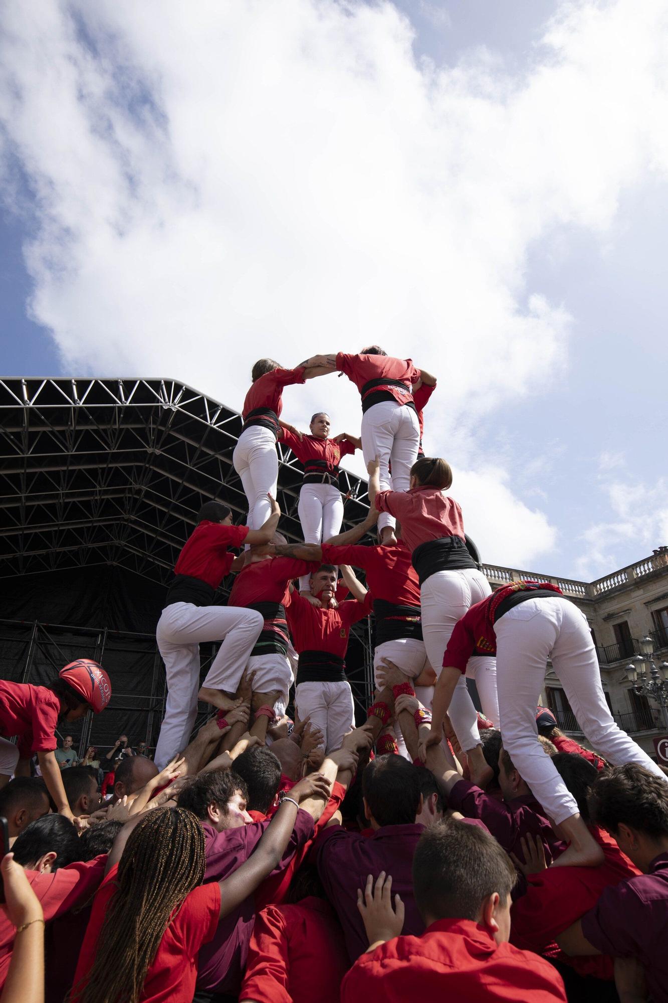 En imágenes: La Plaza Nueva de Vitoria acoge una gran Diada Castellera