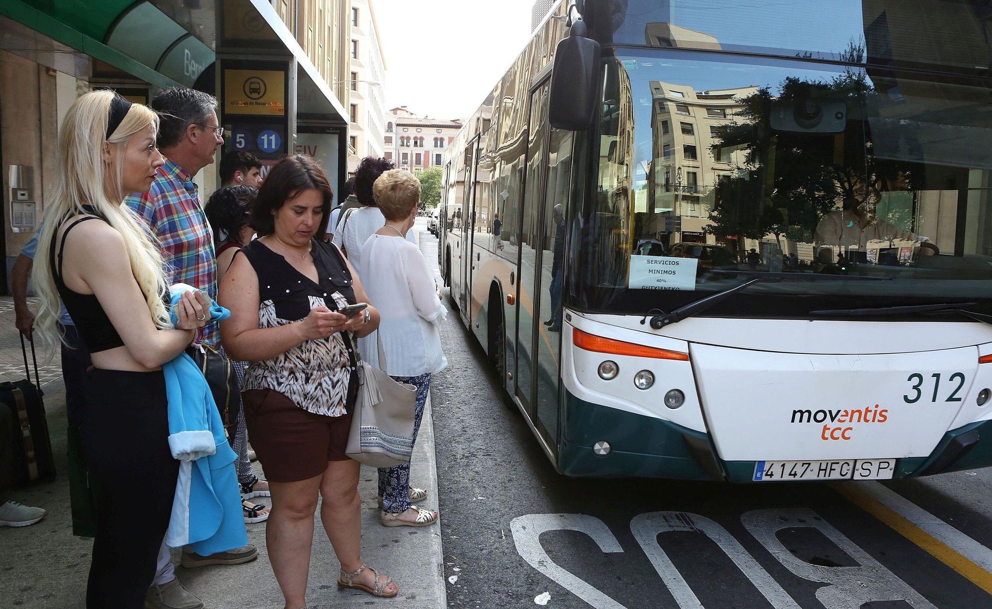 Primera jornada de la huelga indefinida en julio en el servicio de villavesas