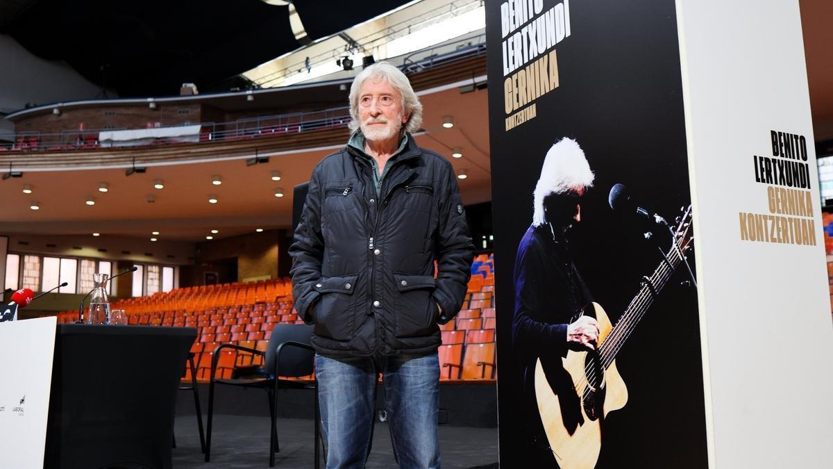 Benito Lertxundi, premio Lauaxeta de Honor 2025 juno a Jose Anjel Irigarai