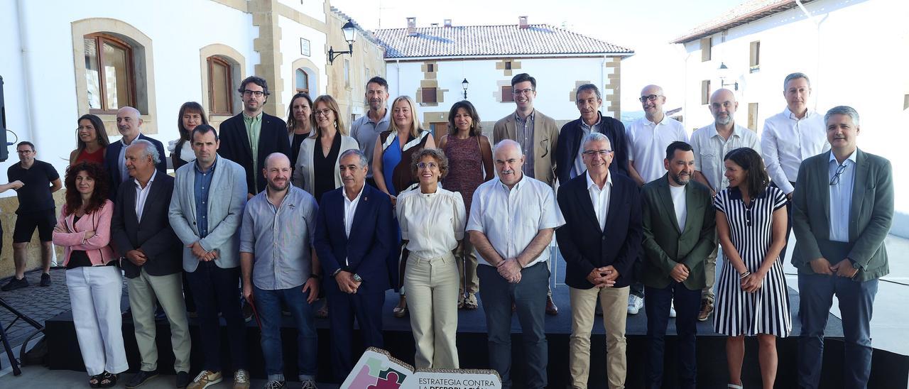 Fotos de la presentación en Unzué de la Ley contra la Despoblación